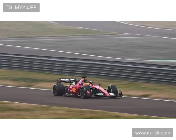 汉密尔顿巴西站碰撞后退赛,赛车受损遗憾收官