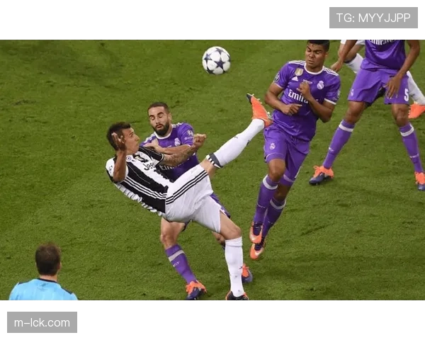 战术复盘:解析皇马在三月比赛中,如何通过快速攻防转换击溃对手